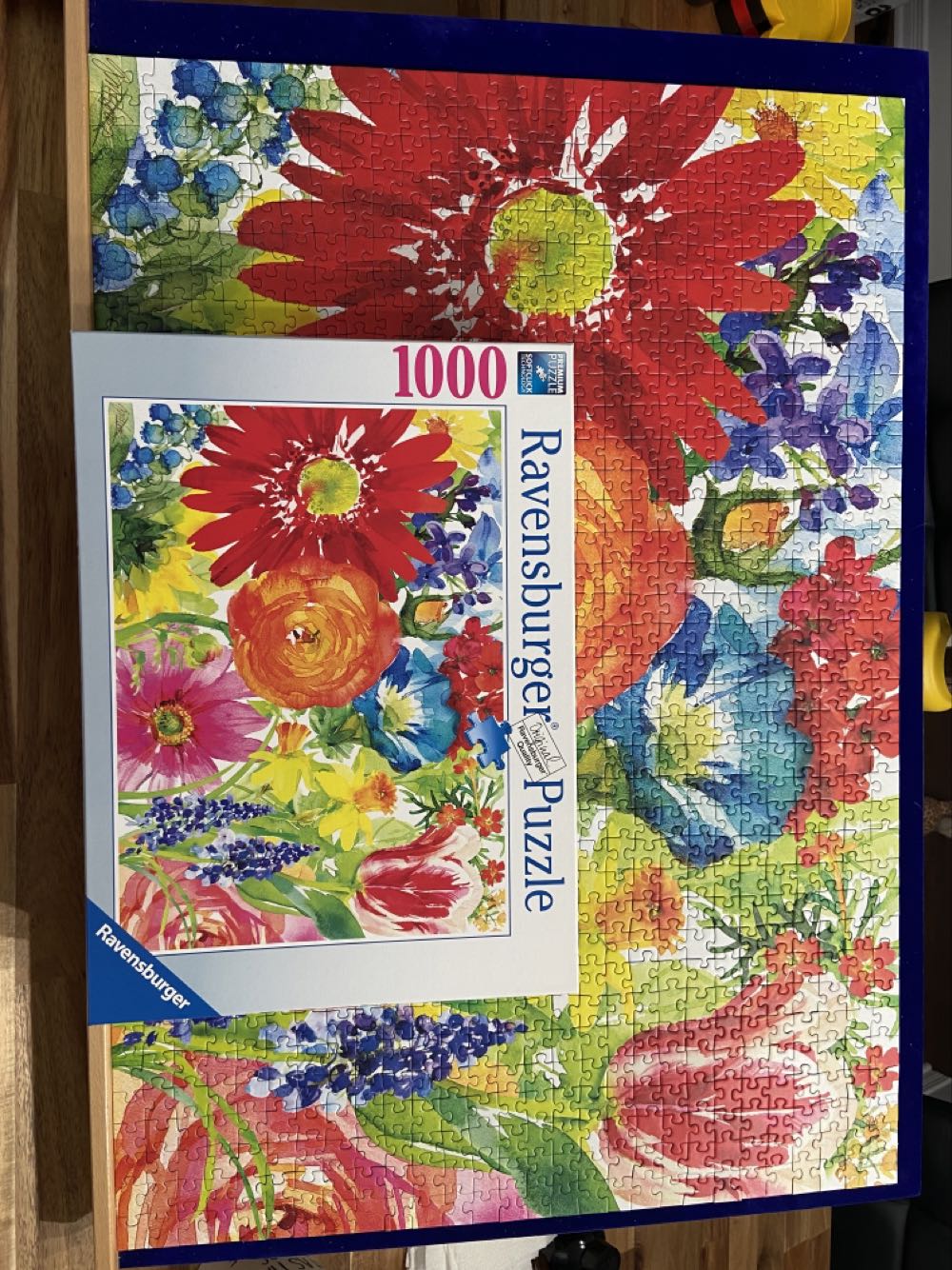 Abundant Blooms - Ravensburger puzzle collectible [Barcode 4005556197293] - Main Image 3