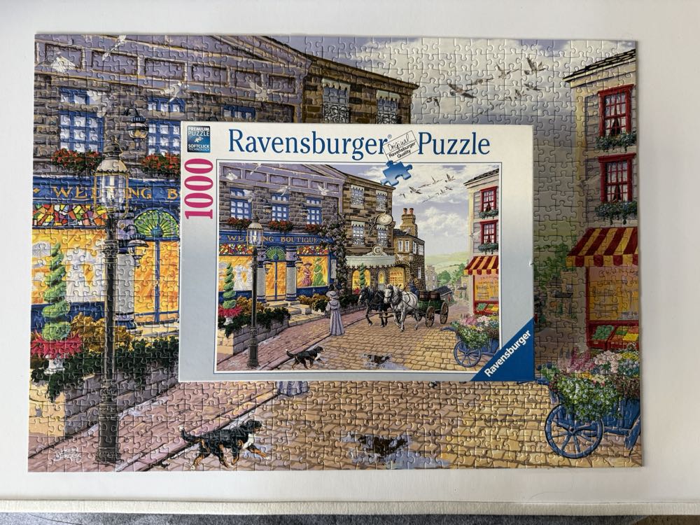 The Wedding Shop (1) - Ravensburger puzzle collectible [Barcode 4005556195985] - Main Image 4