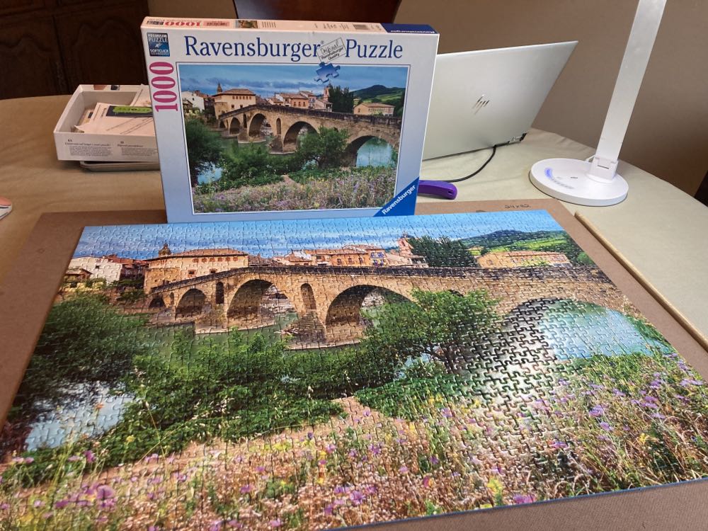 Puente la Reina, Spain - Ravensburger puzzle collectible [Barcode 4005556194254] - Main Image 2