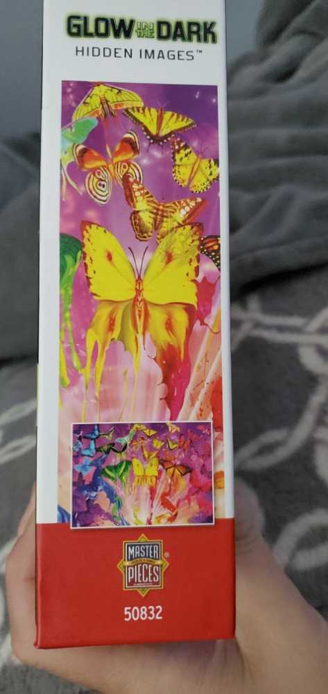 Metamorphosis  - Master Pieces puzzle collectible [Barcode 705988320200] - Main Image 3