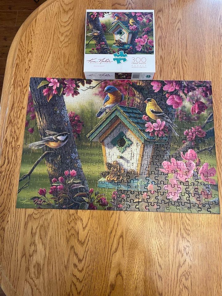 Springtime Beauty - Buffalo puzzle collectible [Barcode 079346025374] - Main Image 2