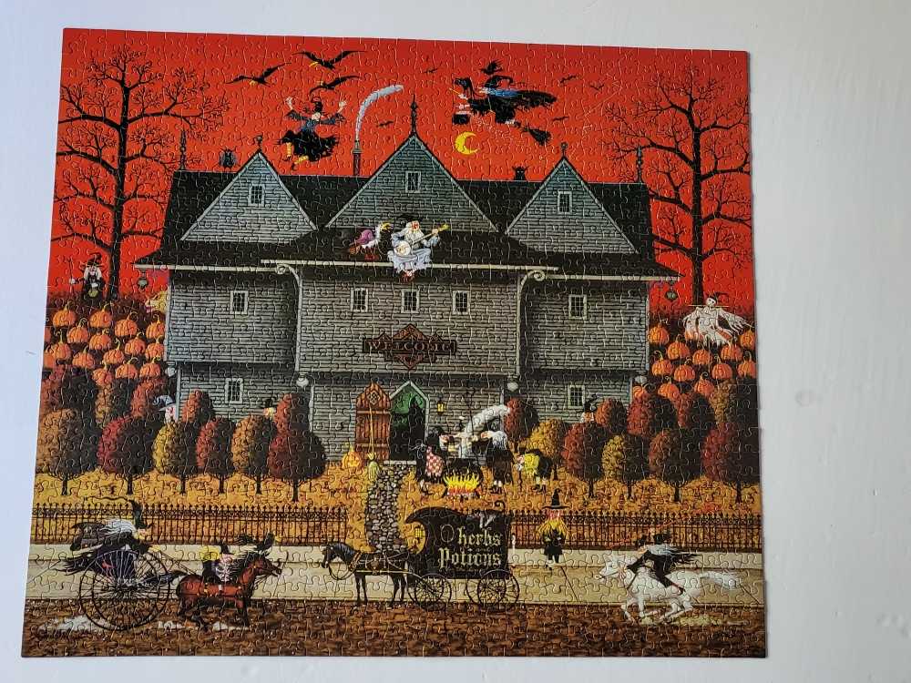 CW - Witch’s Brew - Milton Bradley puzzle collectible [Barcode 032244046797] - Main Image 2