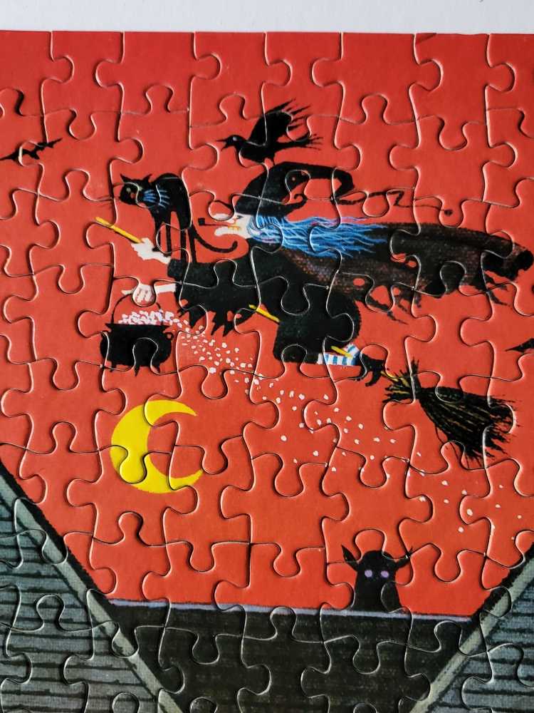 CW - Witch’s Brew - Milton Bradley puzzle collectible [Barcode 032244046797] - Main Image 3