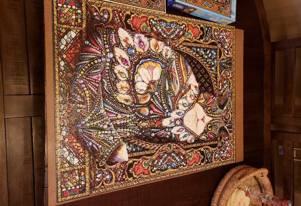 Jeweled Cat - White Mountain puzzle collectible [Barcode 724819261864] - Main Image 3