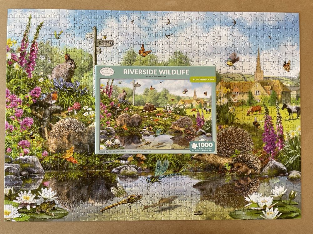 Riverside Wildlife - Otter House puzzle collectible [Barcode 5017680052262] - Main Image 3