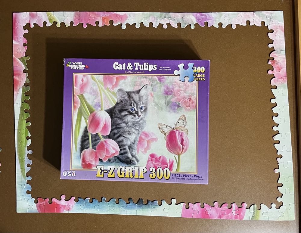 Cat And Tulips-VW - White Mountain puzzle collectible [Barcode 724819256051] - Main Image 4