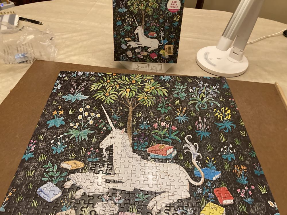 Unicorn Reading*** - Mudpuppy puzzle collectible [Barcode 9780735357914] - Main Image 2