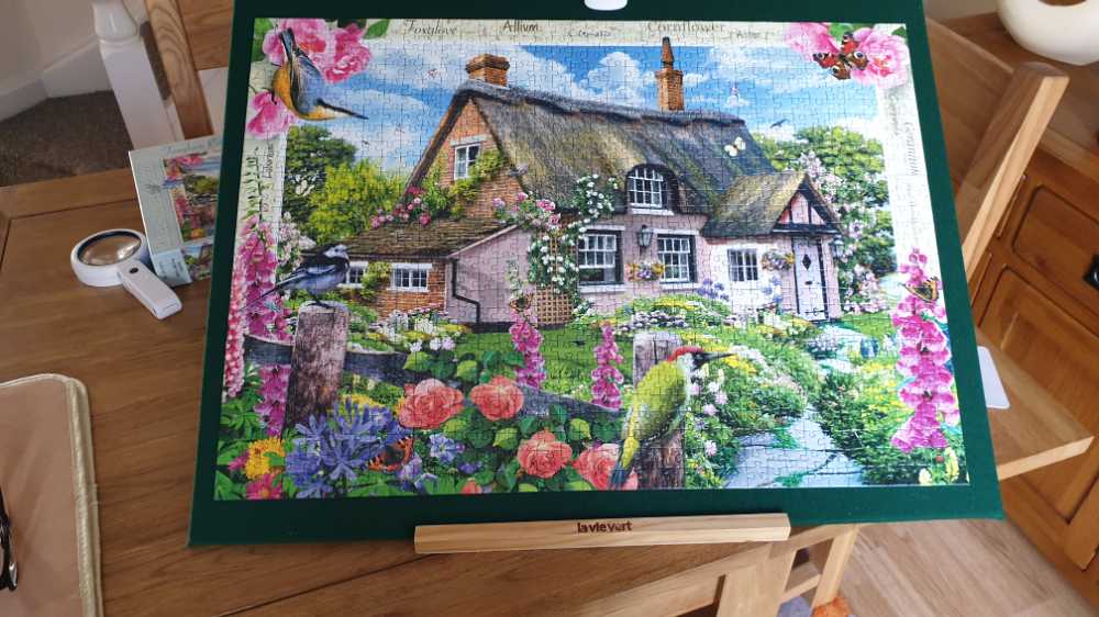 Cottage Series - Foxglove Cottage Keep 1 (2) - Ravensburger puzzle collectible [Barcode 4005556193134] - Main Image 2