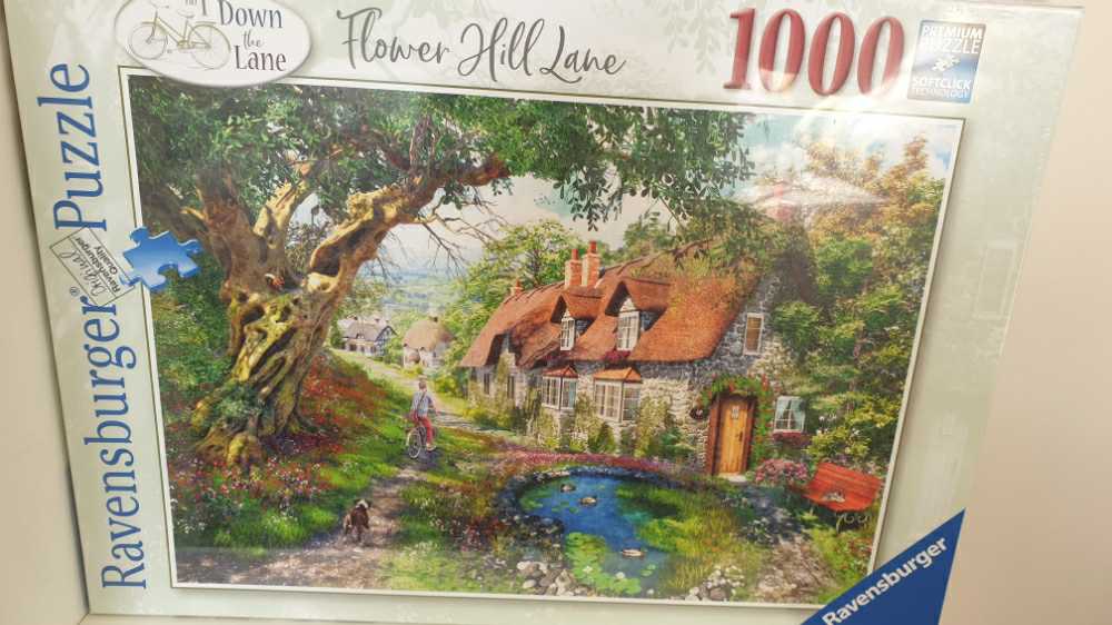 Flower Hill Lane - Ravensburger puzzle collectible [Barcode 4005556807888] - Main Image 1