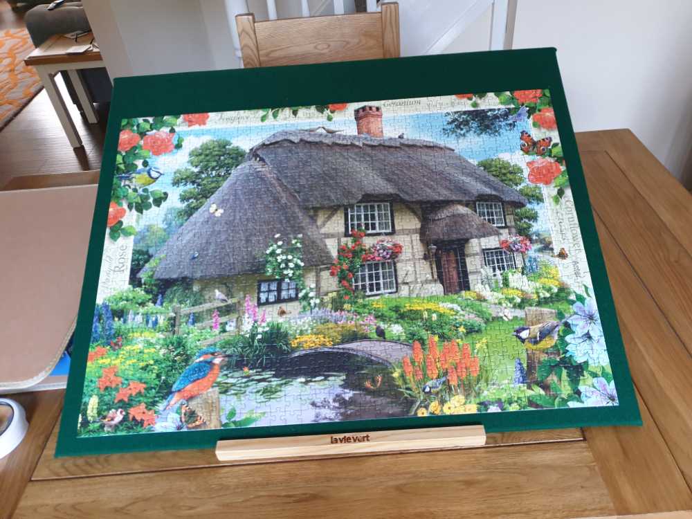 Country Cottage No. 5 - River Cottage - Ravensburger puzzle collectible [Barcode 4005556190225] - Main Image 2