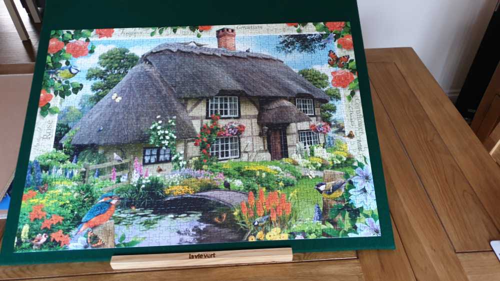 Country Cottage No. 5 - River Cottage - Ravensburger puzzle collectible [Barcode 4005556190225] - Main Image 3
