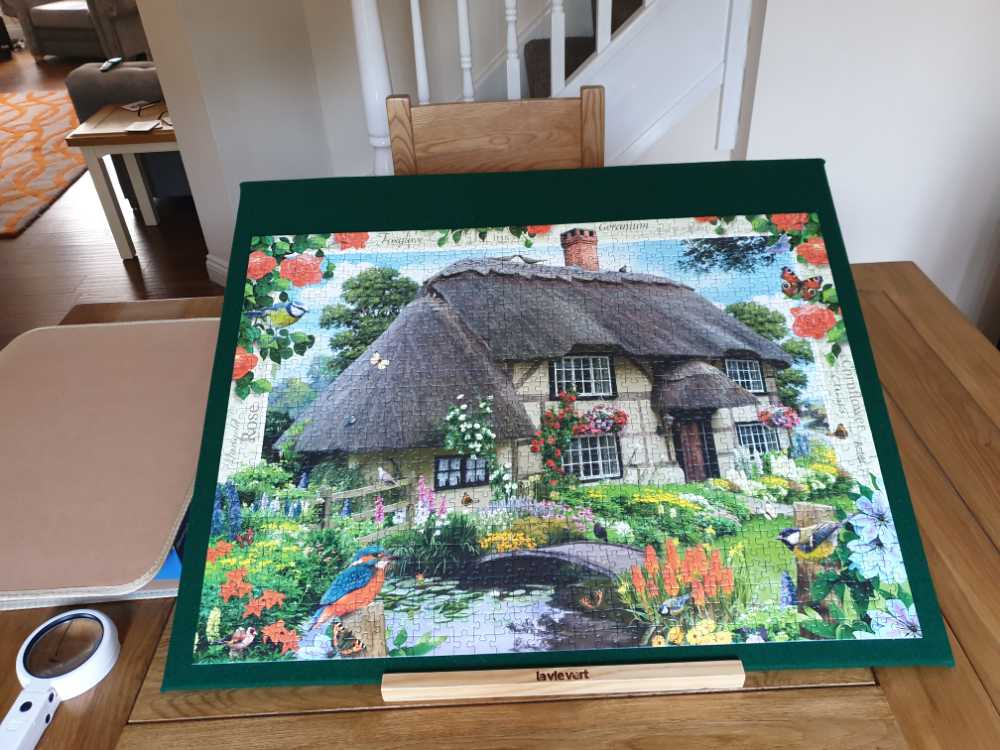 Country Cottage No. 5 - River Cottage - Ravensburger puzzle collectible [Barcode 4005556190225] - Main Image 4