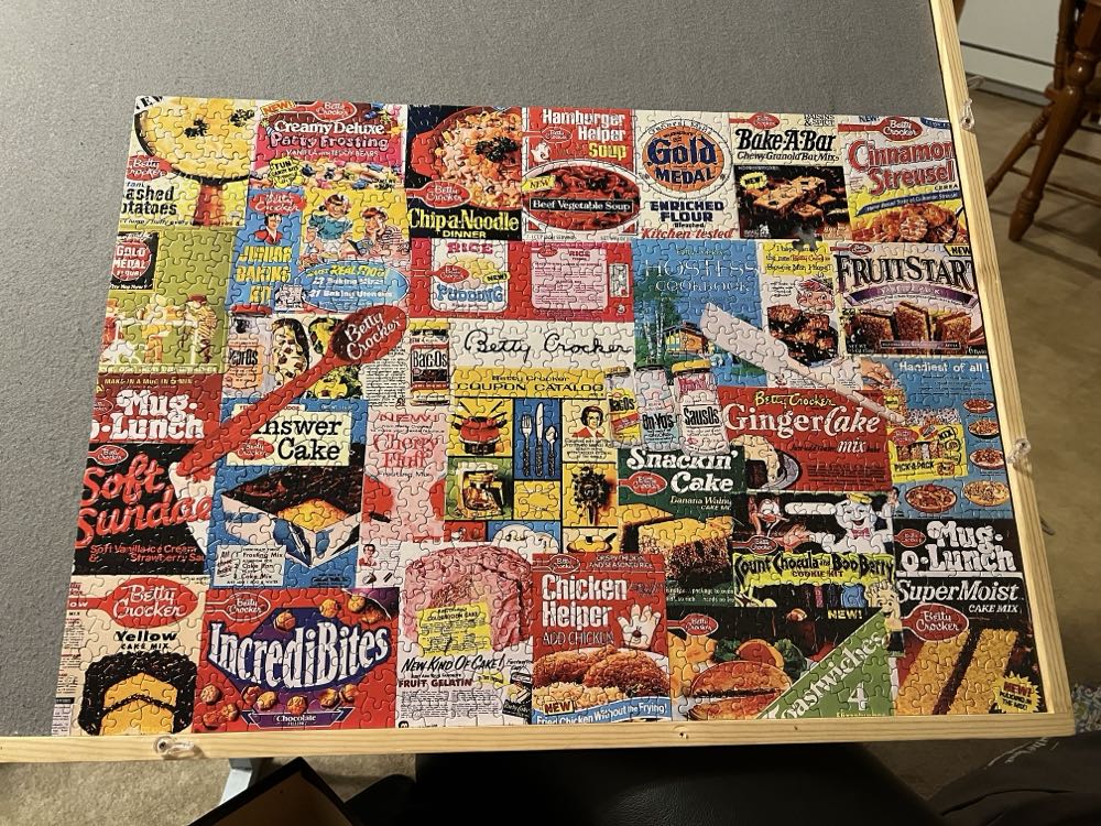 Betty Crocker Black Box - White Mountain puzzle collectible [Barcode 724819260201] - Main Image 2