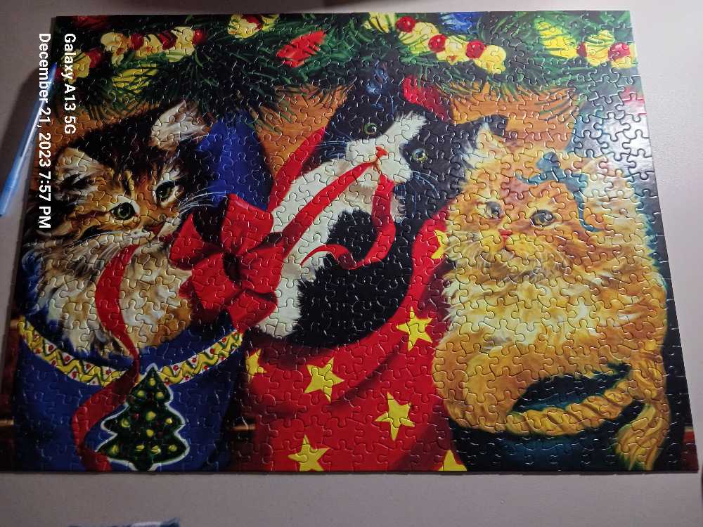 Stocking Kittens-selling  - White Mountain puzzle collectible [Barcode 724819254071] - Main Image 2