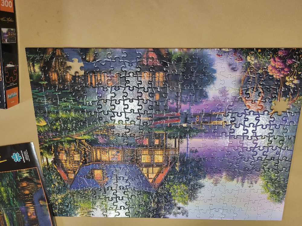 Cabin Fever - Buffalo puzzle collectible [Barcode 079346024872] - Main Image 2