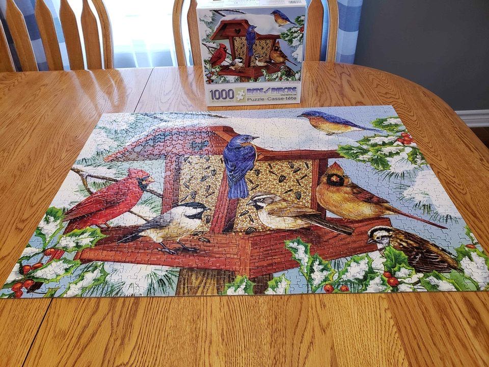 Winter Birdfeeder - Bits & Pieces puzzle collectible [Barcode 192949045058] - Main Image 2