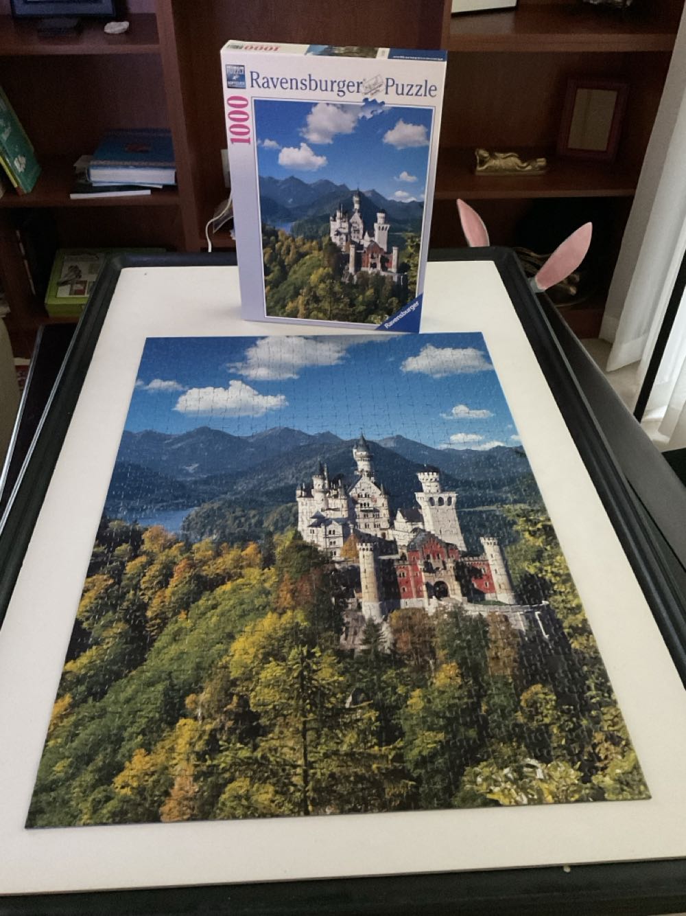 Neuschwanstein Castle In Autumn - Ravensberger puzzle collectible [Barcode 4005556157556] - Main Image 2