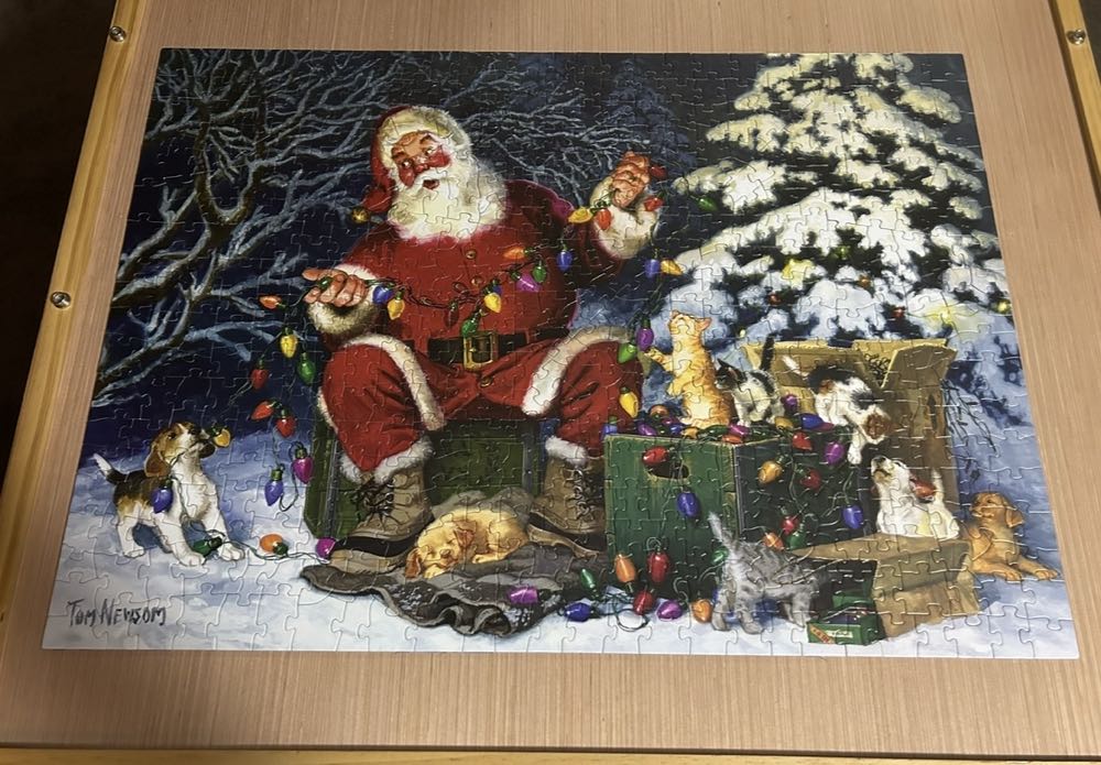 Santa’s Little Helper - Cobble Hill puzzle collectible [Barcode 625012850131] - Main Image 4