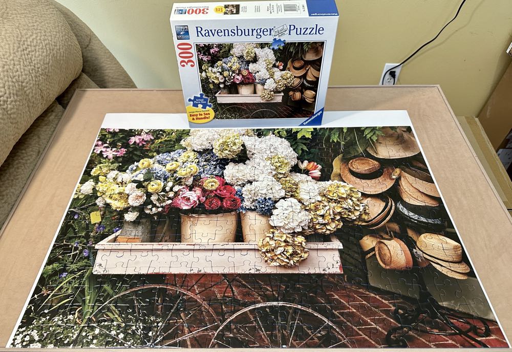 Flowers & Hats (SOLD) - Ravensburger puzzle collectible [Barcode 4005556135660] - Main Image 3