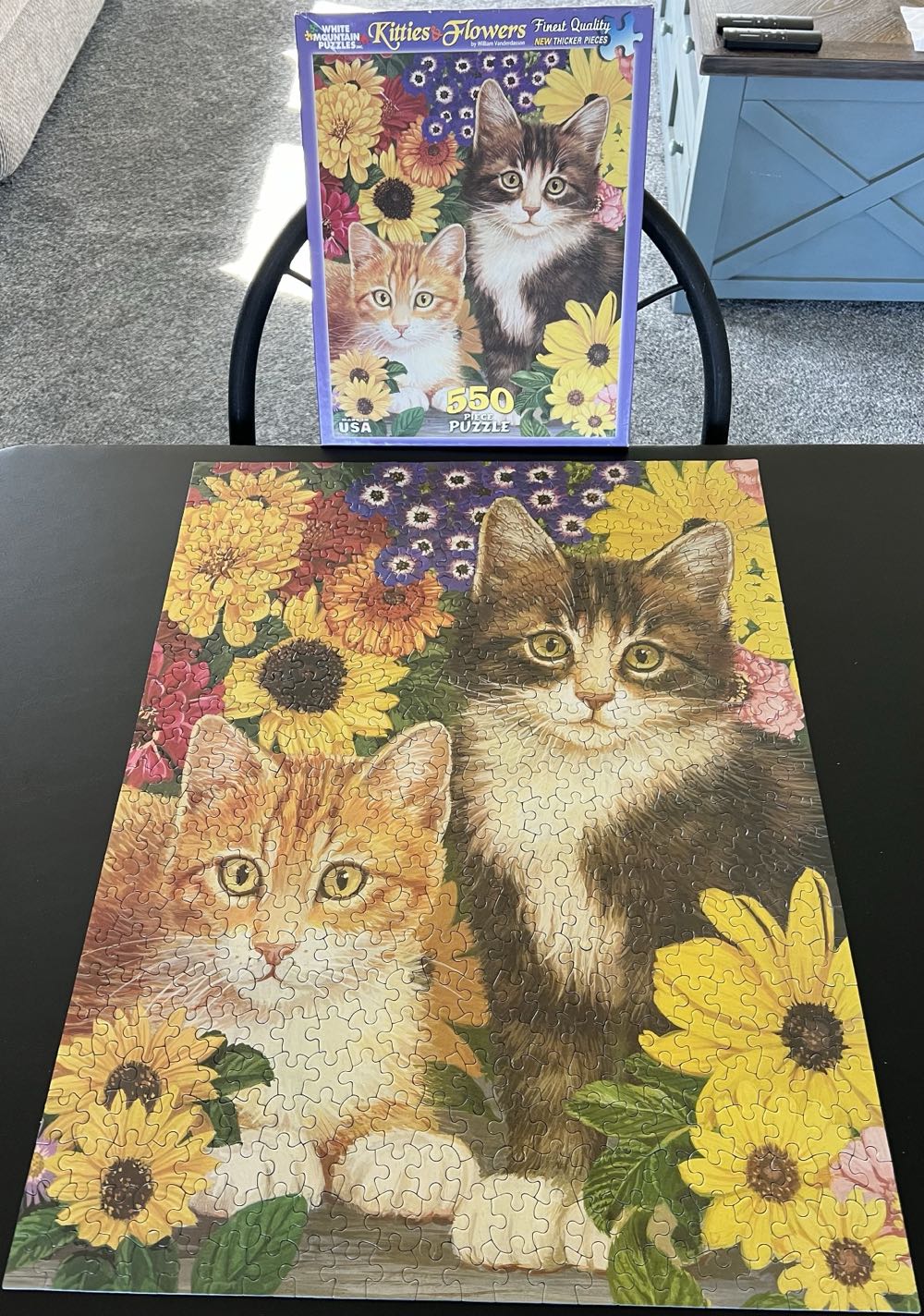 Kitties & Flowers - White Mountain puzzle collectible [Barcode 724819254828] - Main Image 3