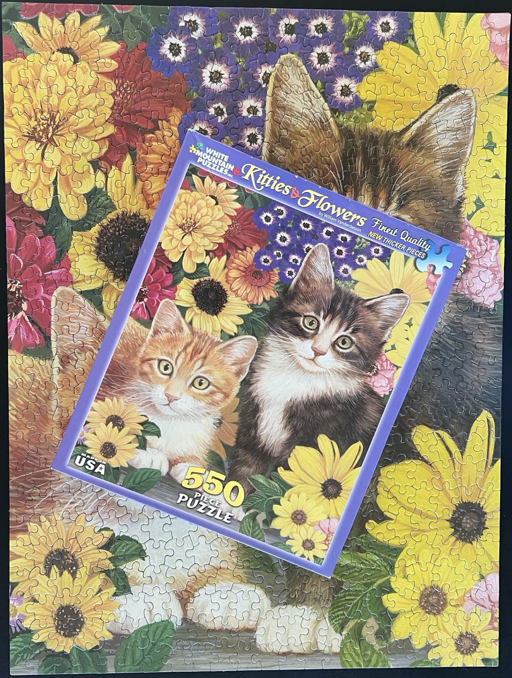 Kitties & Flowers - White Mountain puzzle collectible [Barcode 724819254828] - Main Image 4
