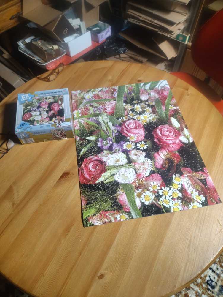 Floral Photo $3 - Milton Bradley Puzzles puzzle collectible [Barcode 047754383539] - Main Image 4