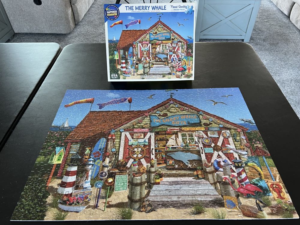 The Merry Whale - White Mountain puzzle collectible - Main Image 2