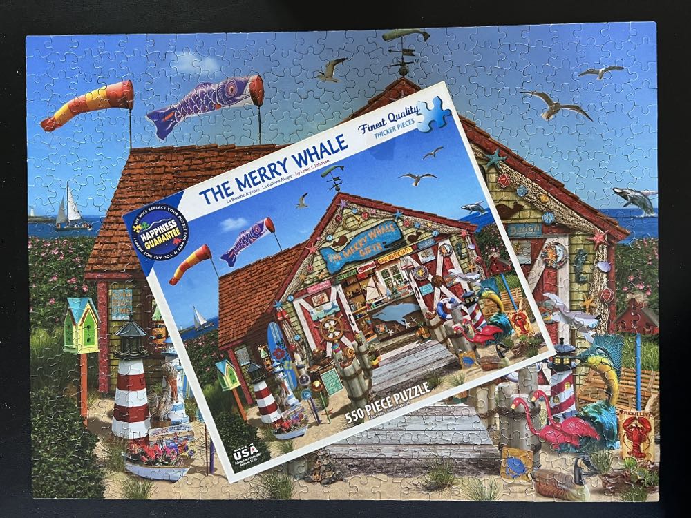 The Merry Whale - White Mountain puzzle collectible - Main Image 3