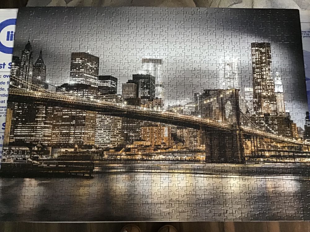 Fluorescent New York - Clementoni puzzle collectible [Barcode 8005125977932] - Main Image 2
