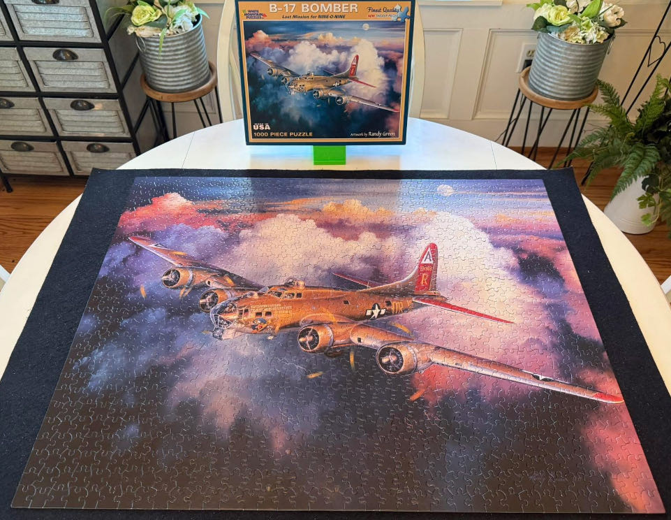 ZZ - B-17 Bomber (SOLD) - White Mountain Puzzles puzzle collectible [Barcode 724819249985] - Main Image 4