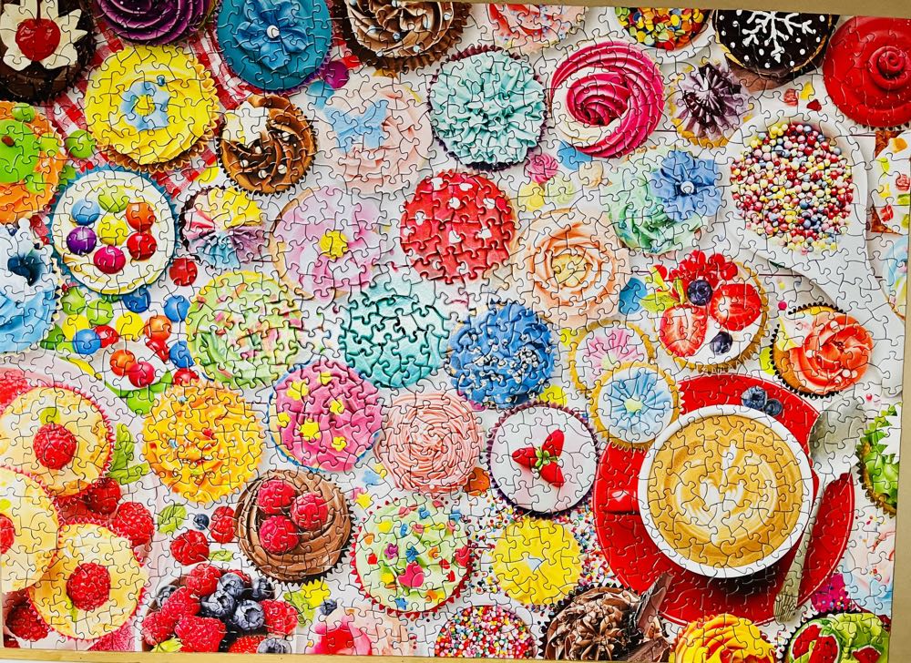 Cupcake Party - Eurographics puzzle collectible [Barcode 628136656047] - Main Image 3