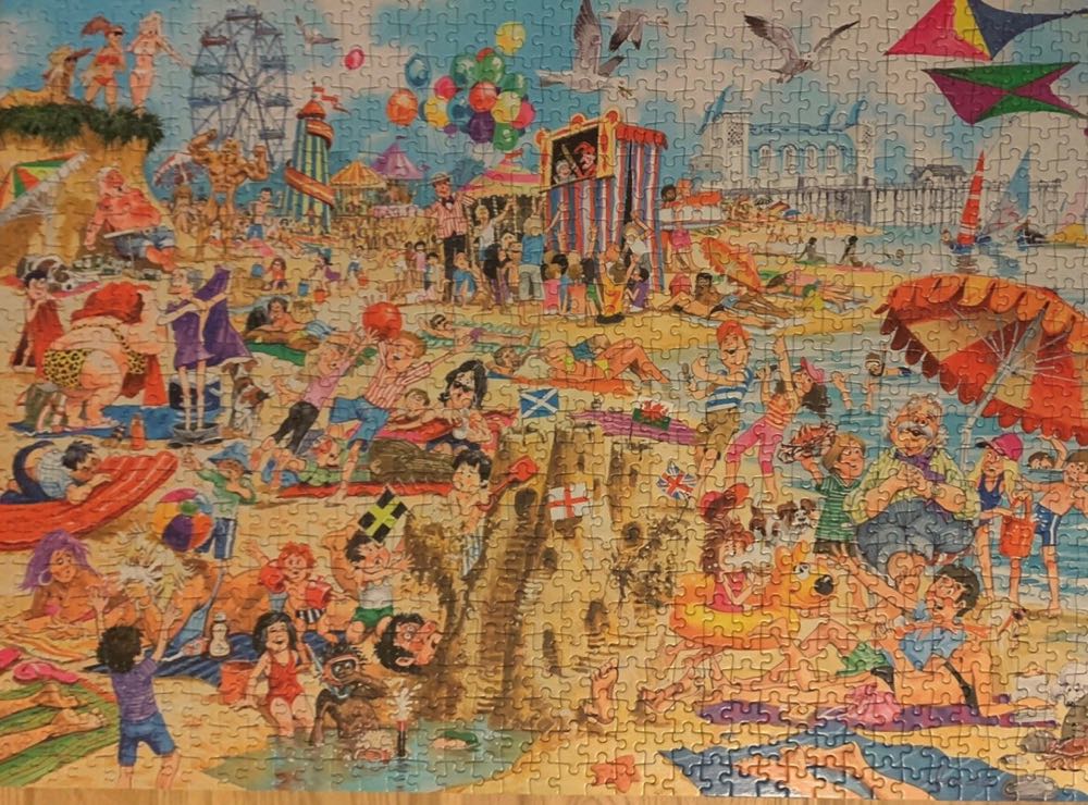 Seaside Silliness - Gibsons puzzle collectible [Barcode 5012269060935] - Main Image 3