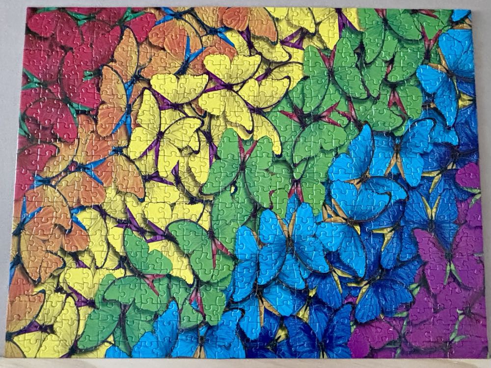 Fluttering Rainbow - Master Pieces 🇺🇸 puzzle collectible [Barcode 705988319877] - Main Image 3
