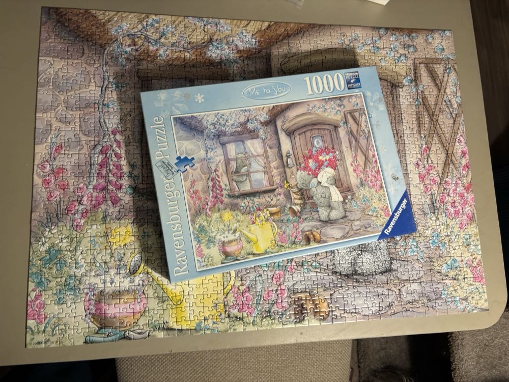 Tatty Teddy Flowers Me To You - Ravensburger puzzle collectible [Barcode 4005556192472] - Main Image 4