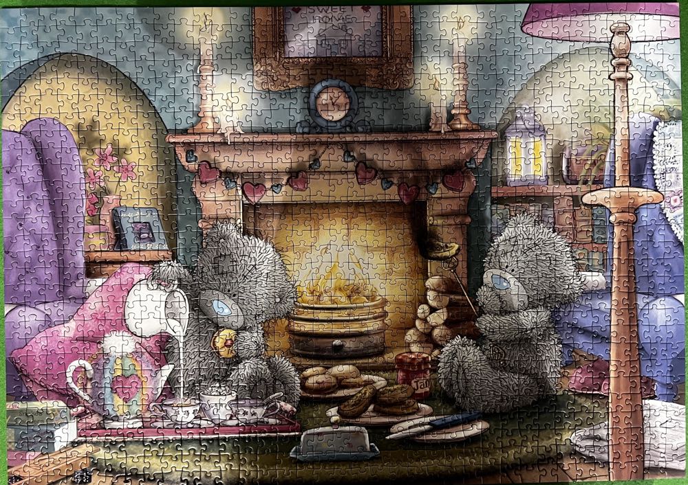 Me to You: Tea For Two  - Ravensburger puzzle collectible [Barcode 4005556190959] - Main Image 2