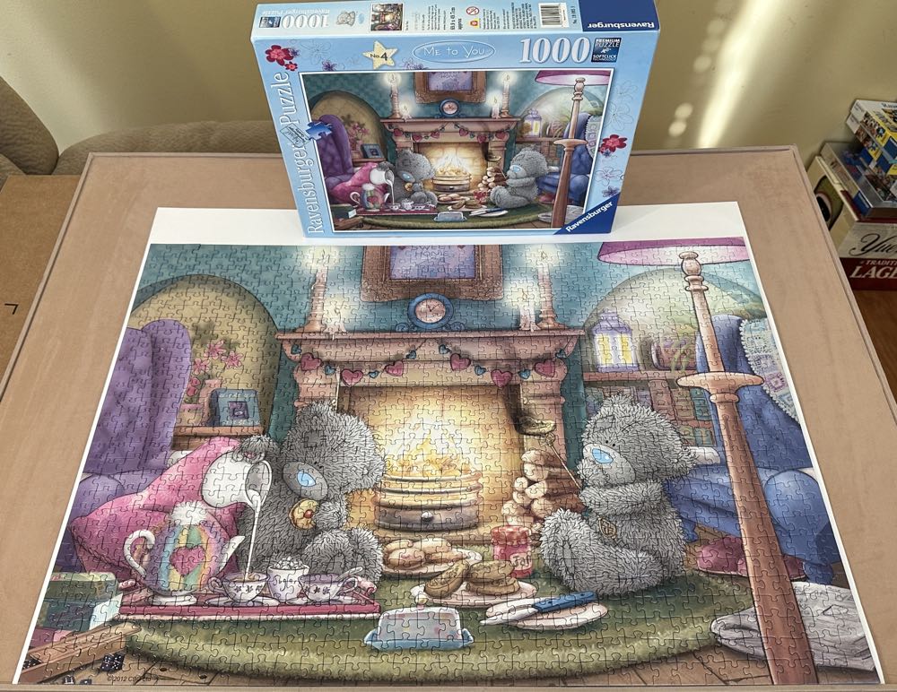 Me to You: Tea For Two  - Ravensburger puzzle collectible [Barcode 4005556190959] - Main Image 3