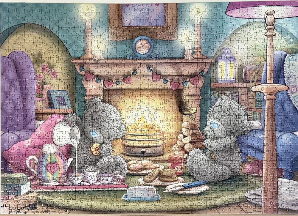 Me to You: Tea For Two  - Ravensburger puzzle collectible [Barcode 4005556190959] - Main Image 4