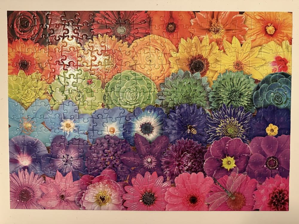 Flower Spectrum - Buffalo Lars Stewart puzzle collectible [Barcode 079346022113] - Main Image 3