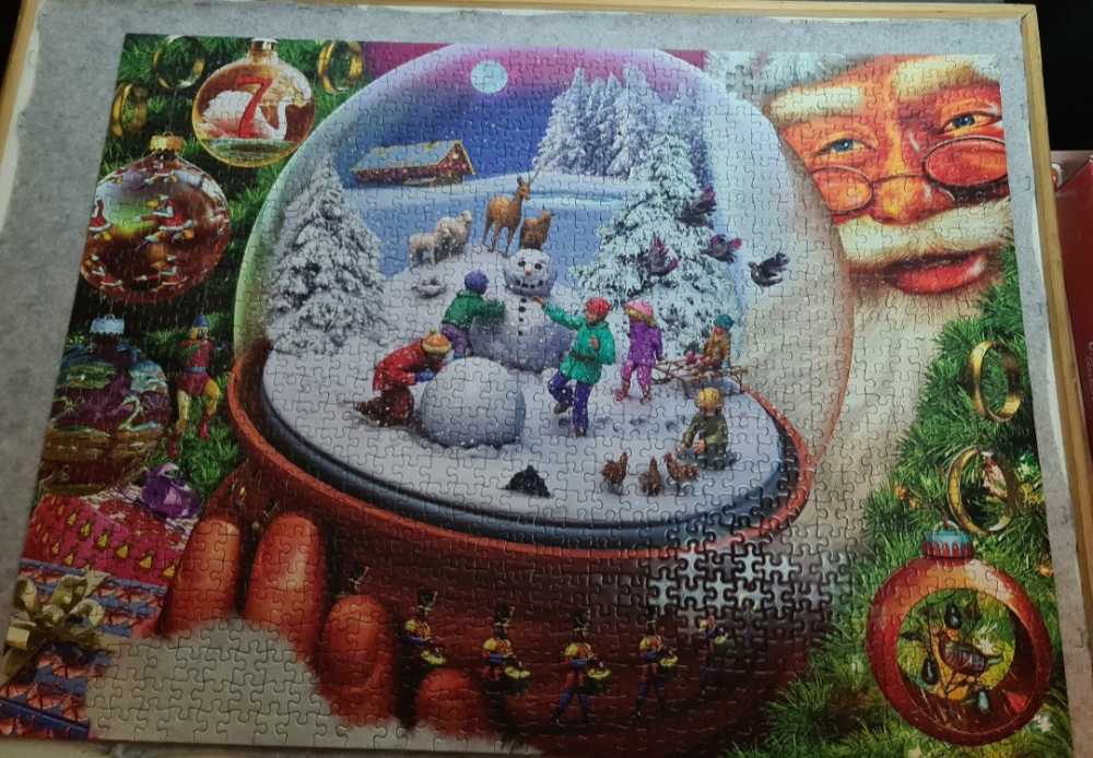 The Christmas Snowman - Waddingtons puzzle collectible [Barcode 5036905024426] - Main Image 3