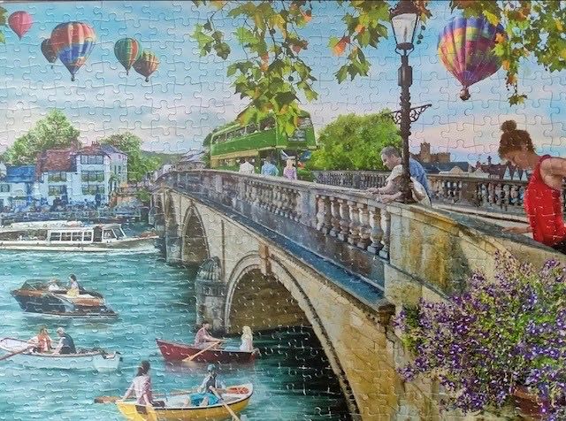 Looking Across the River - Falcon de luxe puzzle collectible [Barcode 8710126112878] - Main Image 3