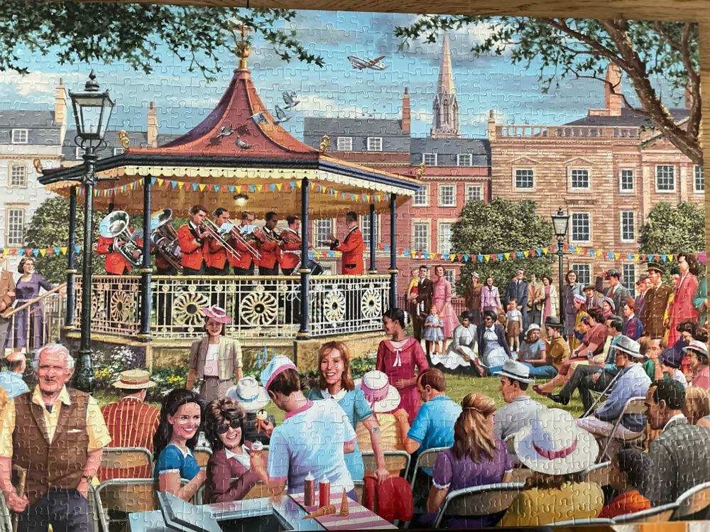 The Bandstand - Falcon de luxe puzzle collectible [Barcode 8710126113301] - Main Image 2