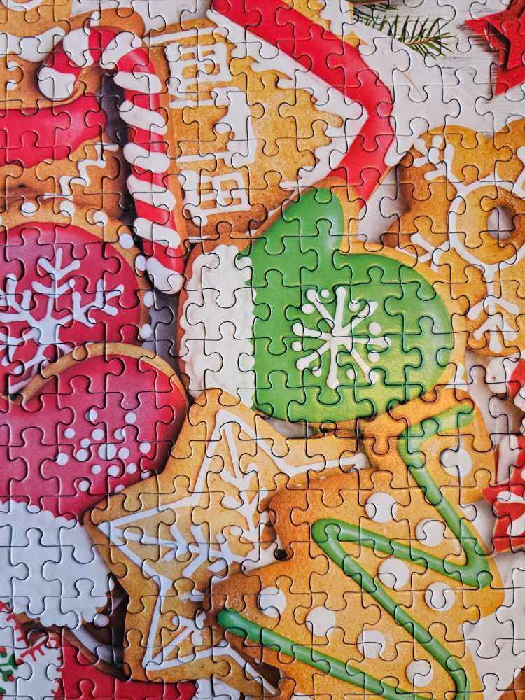 Christmas Table - Eurographics puzzle collectible [Barcode 628136656238] - Main Image 4