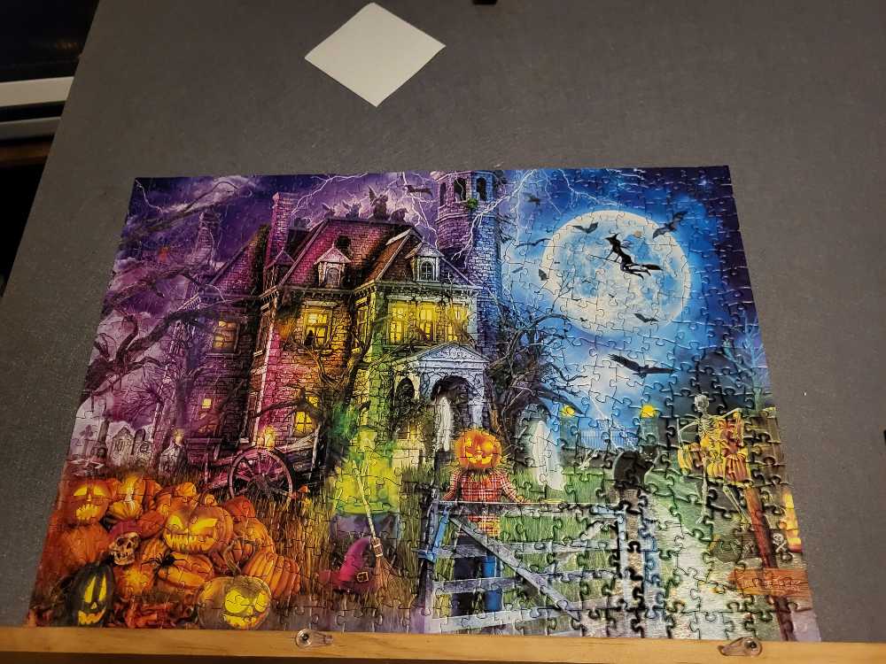 Halloween Terrors - Master Pieces puzzle collectible [Barcode 705988321856] - Main Image 2
