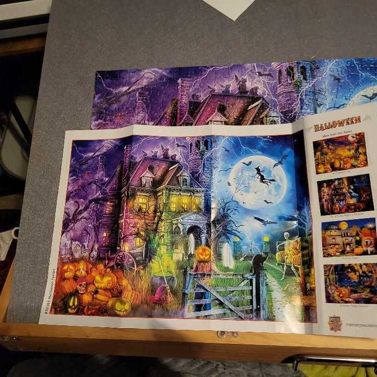 Halloween Terrors - Master Pieces puzzle collectible [Barcode 705988321856] - Main Image 3