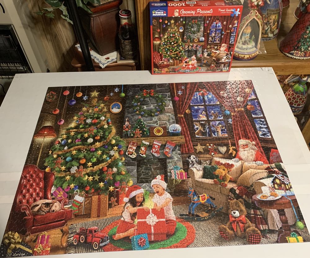 Opening Presents - White Mountain puzzle collectible [Barcode 724819264131] - Main Image 2