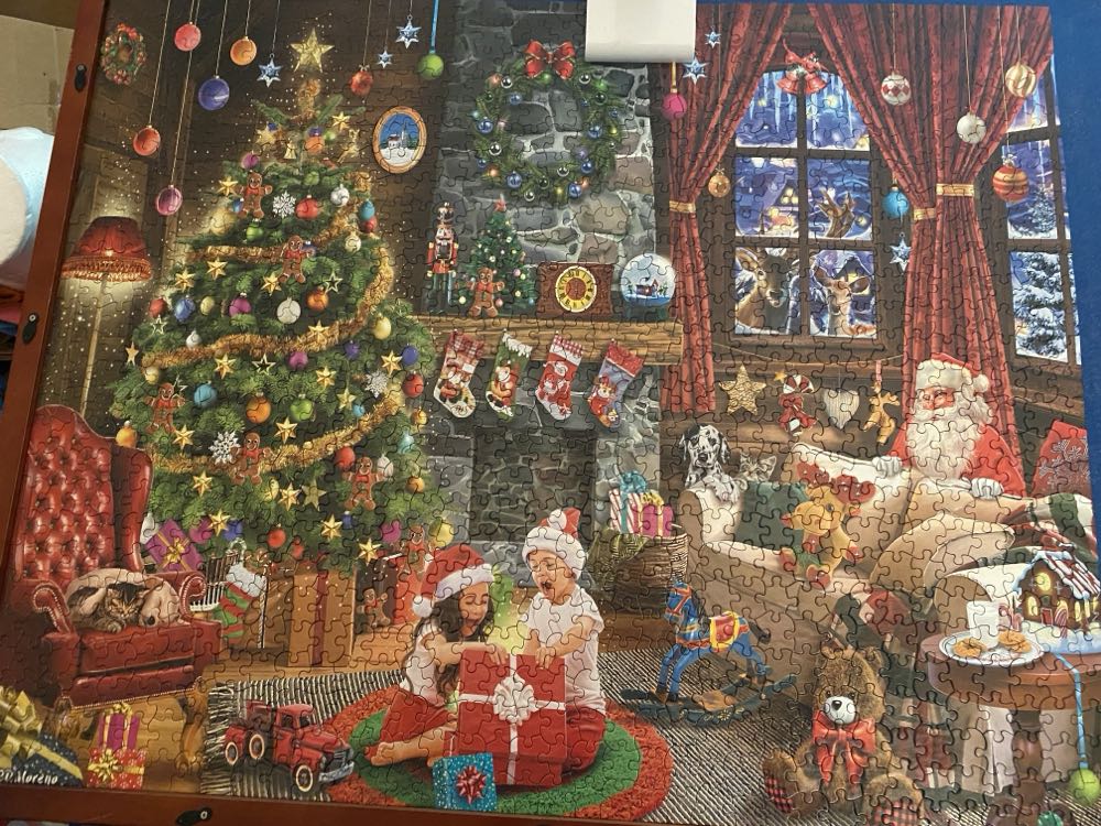 Opening Presents - White Mountain puzzle collectible [Barcode 724819264131] - Main Image 4