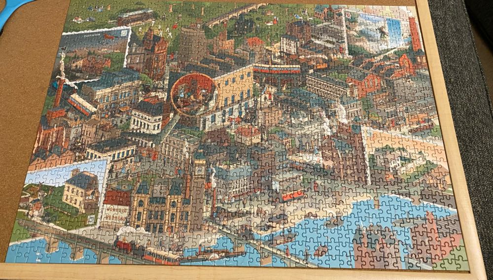 The World Of Sherlock Holmes - Laurence King Publishing puzzle collectible [Barcode 9781786277497] - Main Image 2