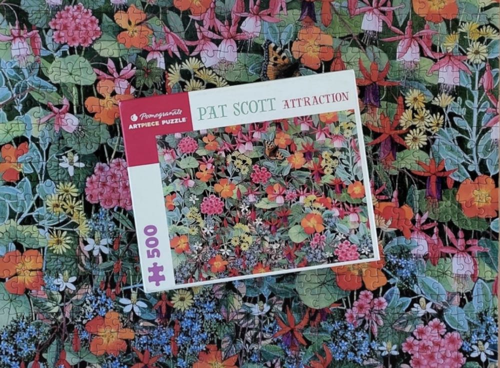 Attraction - Pomegranate puzzle collectible [Barcode 9780764982354] - Main Image 4