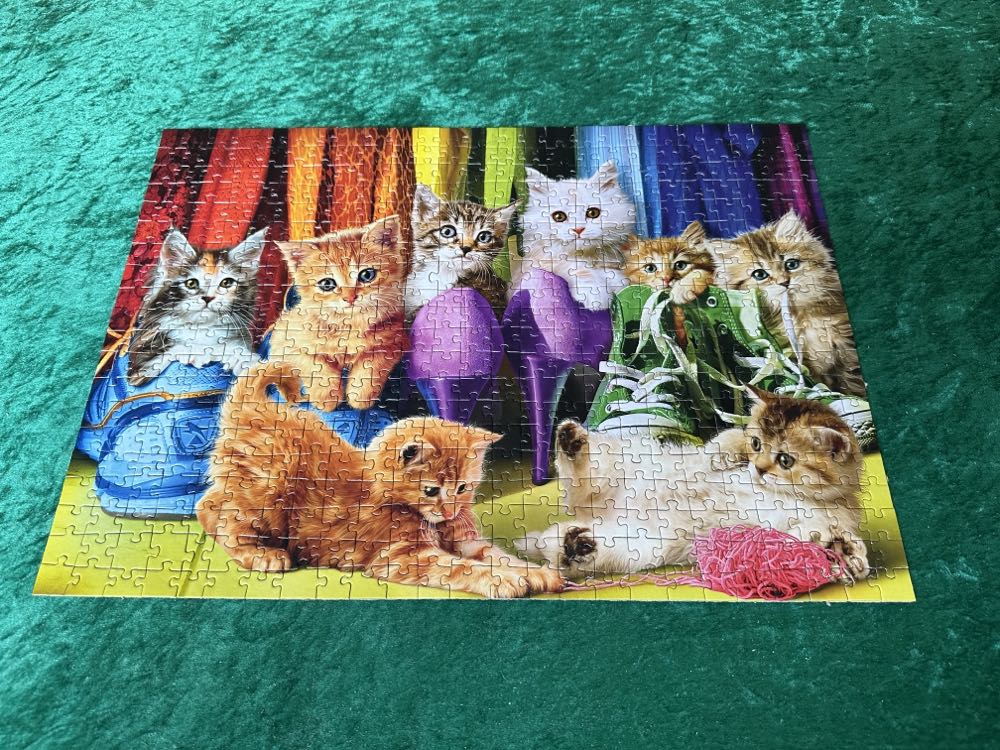 Kitten Heels - Corner Piece puzzle collectible [Barcode 5052089308213] - Main Image 2