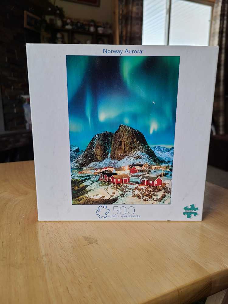 Norway Aurora -  Buffalo puzzle collectible [Barcode 079346031085] - Main Image 2